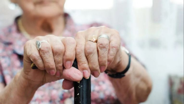 Αγγελόκαστρο Αιτωλοακαρνανίας: Σκηνές τρόμου για 85χρονη - Κουκουλόφοροι την φίμωσαν και τη λήστεψαν