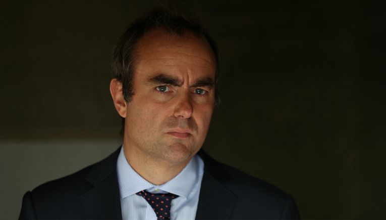 Ραγδαίες πολιτικές εξελίξεις στη Γαλλία με την παραίτηση του Πρωθυπουργού-Πτώση των Χρηματιστηρίων στην Ευρώπη