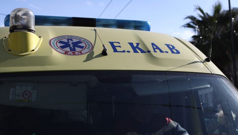 Απίστευτο τροχαίο στα Χανιά : Αυτοκίνητο «βούτηξε» σε πλαγιά κοντά σε σχολείο - Από θαύμα σώθηκε η οδηγός