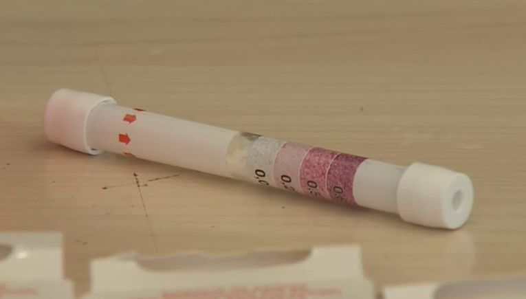 Διαθέσιμα στα φαρμακεία τα self-test για κατανάλωση αλκοόλ – Πόσο κοστίζει και ποιοι το αγοράζουν