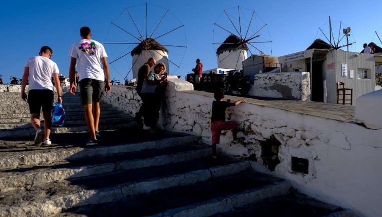 Θετική η σεζόν για τον ελληνικό τουρισμό: Άνοδος αφίξεων και έσοδα 12,1 δισ. ευρώ – Αναμένεται δυναμική συνέχεια τον Σεπτέμβριο