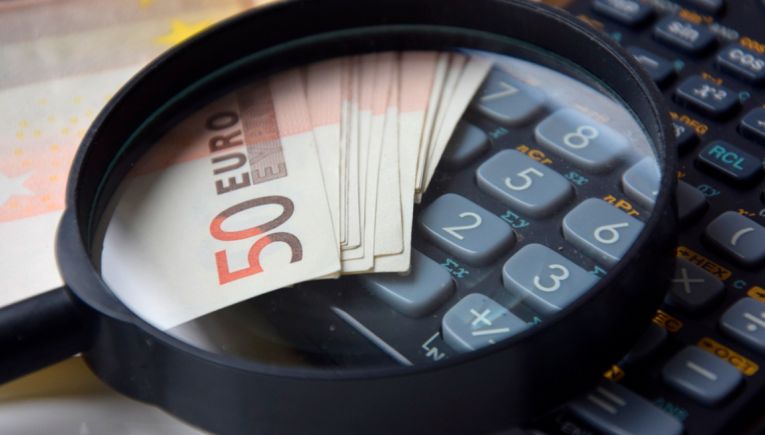 Έλεγχοι και ψηφιακά εργαλεία στη… μάχη κατά της φοροδιαφυγής – Στόχος εσόδων 4 δισ. ευρώ τη διετία 2024-2025