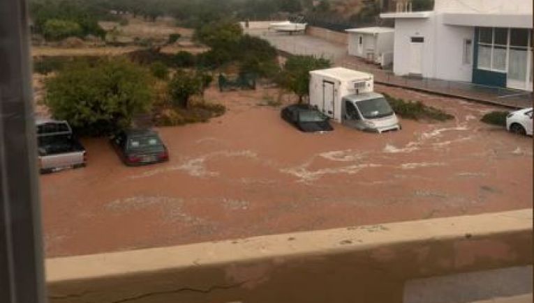 Στο «μάτι» της κακοκαιρίας η Κρήτη - Έντονα καιρικά φαινόμενα σε ολο το νησί - Στο «κόκκινο» η Πολιτική Προστασία